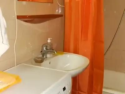 Apartament de inchiriere Sector 5 Bucuresti baie cu masina